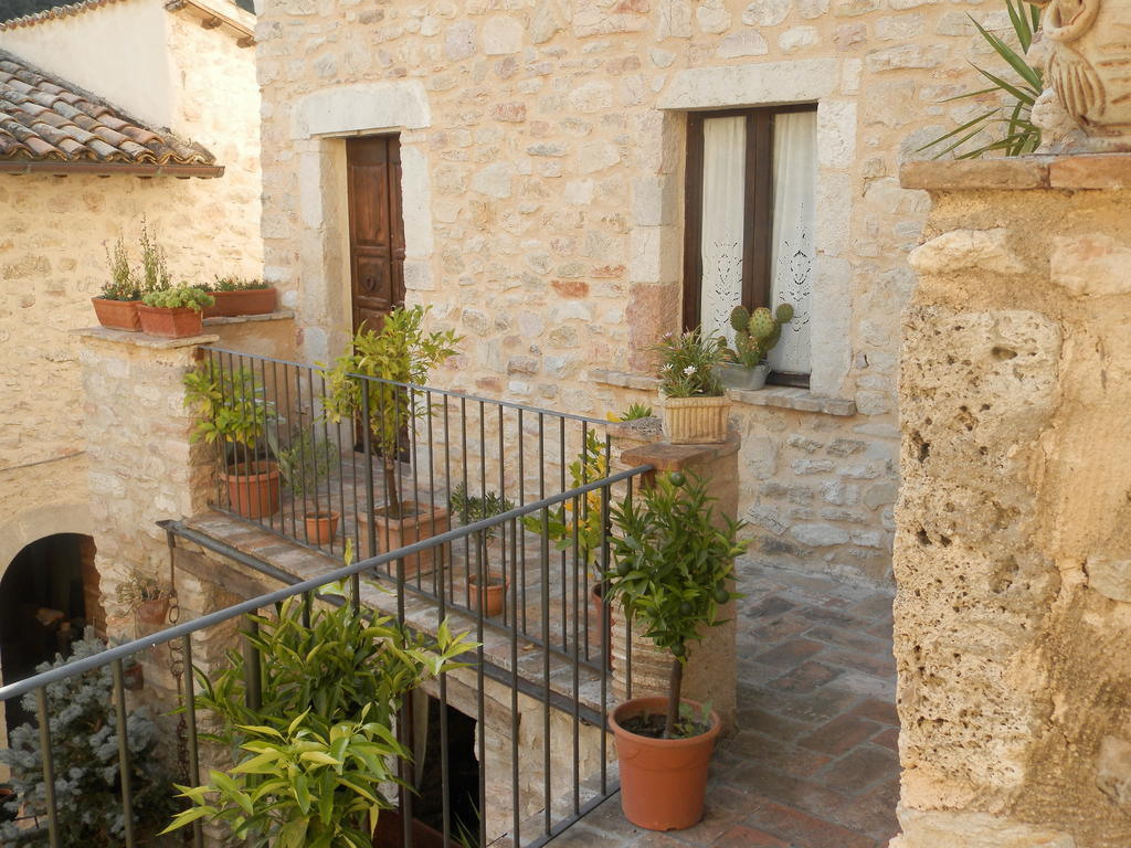 Residenza Di Paese Castello Del Poggio 호텔 페렌틸로 외부 사진