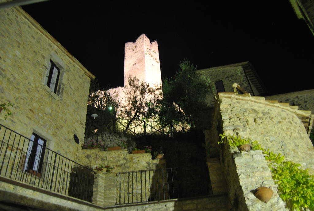 Residenza Di Paese Castello Del Poggio 호텔 페렌틸로 외부 사진